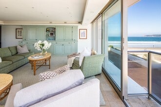 1760 Avenida Del Mundo in Coronado, CA - Foto de edificio - Building Photo