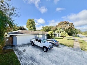 2658 Sunny Breeze Ave in Largo, FL - Building Photo - Building Photo