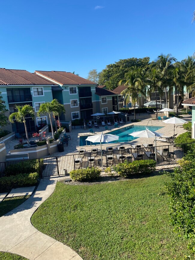 810 S Park Rd Apartments and Nearby Hollywood Apartments For Rent