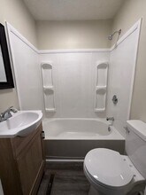 3844 Green Point Dr in Greensboro, NC - Building Photo - Building Photo