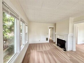 4457 Woodland Park Ave N, Unit A in Seattle, WA - Building Photo - Building Photo