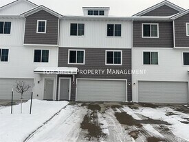 173 NE 56th St in Pleasant Hill, IA - Building Photo