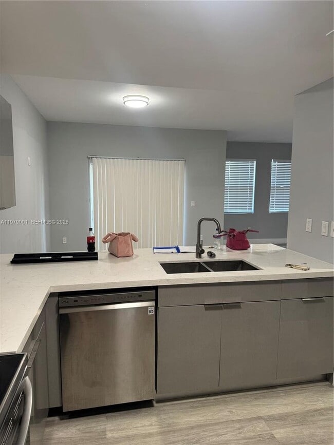 10902 NW 83rd St in Doral, FL - Building Photo - Building Photo