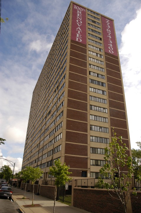 New Englewood Terrace Apartments in Chicago, IL - Building Photo