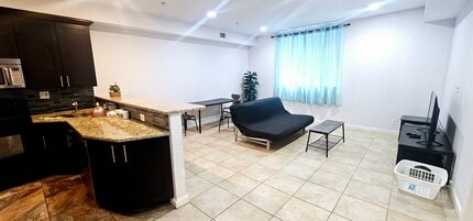 628 N 11th St, Unit 2 in Philadelphia, PA - Building Photo - Building Photo