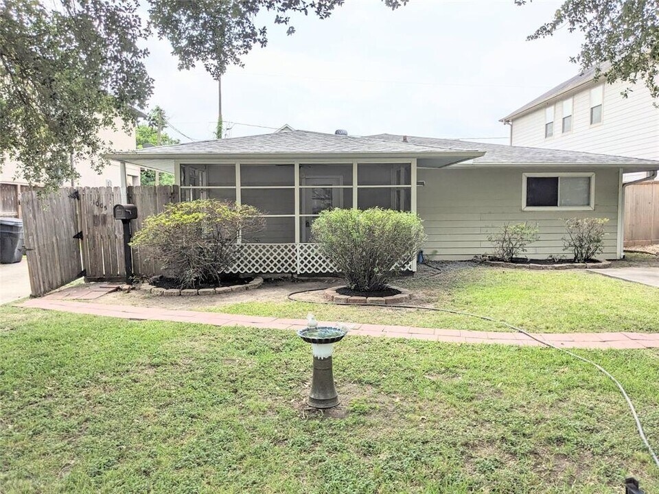 1005 Rosepoint Dr in Houston, TX - Building Photo