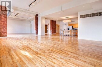 426-426 Queen St E in Toronto, ON - Building Photo - Building Photo