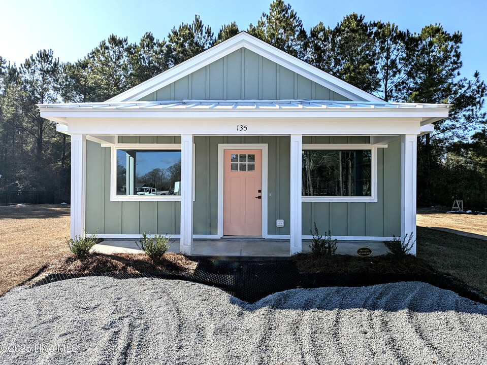 135 Long Pond Loop in Swansboro, NC - Building Photo