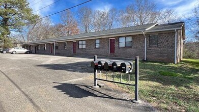 155 Eastview Ave in Cleveland, TN - Foto de edificio - Building Photo