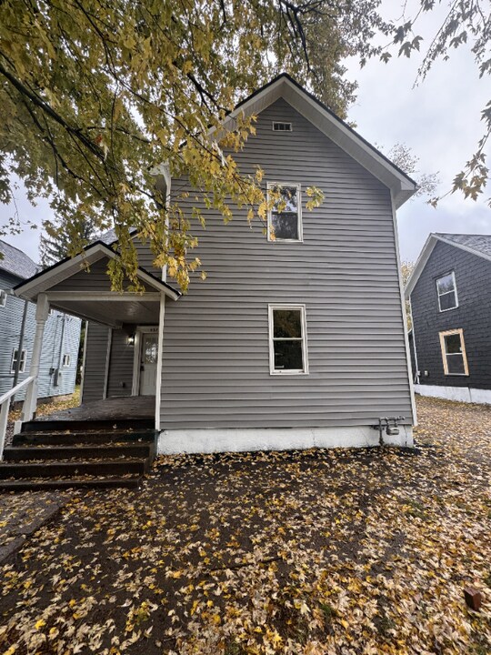 537 W Auburn Ave in Bellefontaine, OH - Building Photo