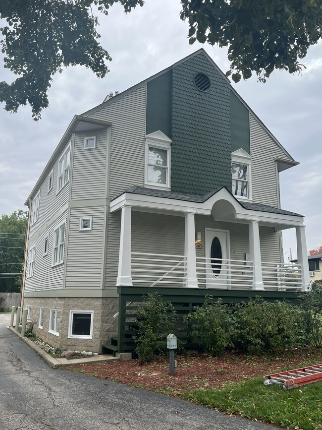 241 E Palatine Rd, Unit 201