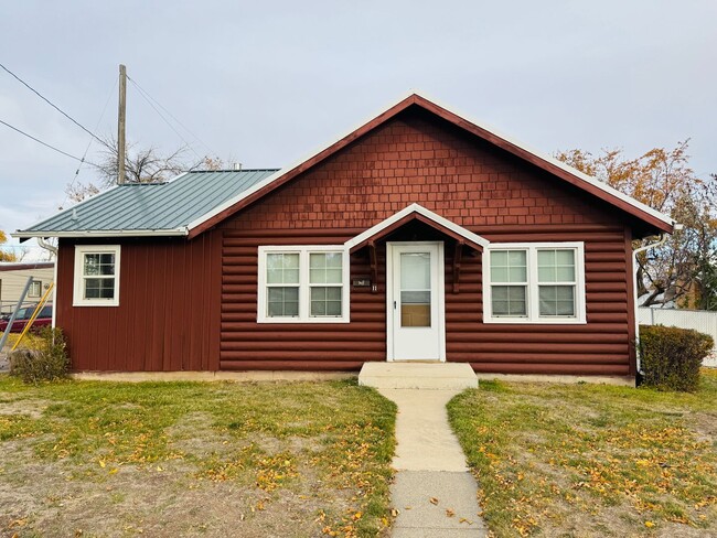 property at 11 34th St N