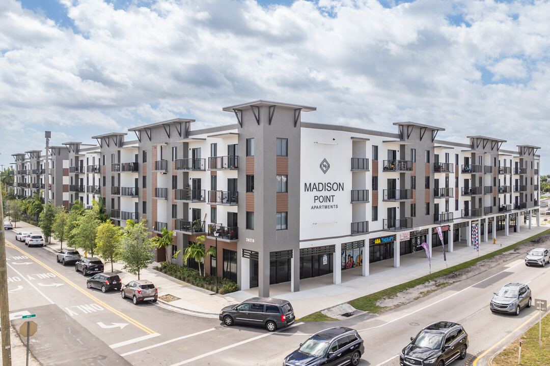 Madison Point Apartments in Naranja, FL - Foto de edificio