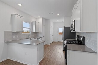 7313 Spotted Leaf Wy in Austin, TX - Building Photo - Building Photo