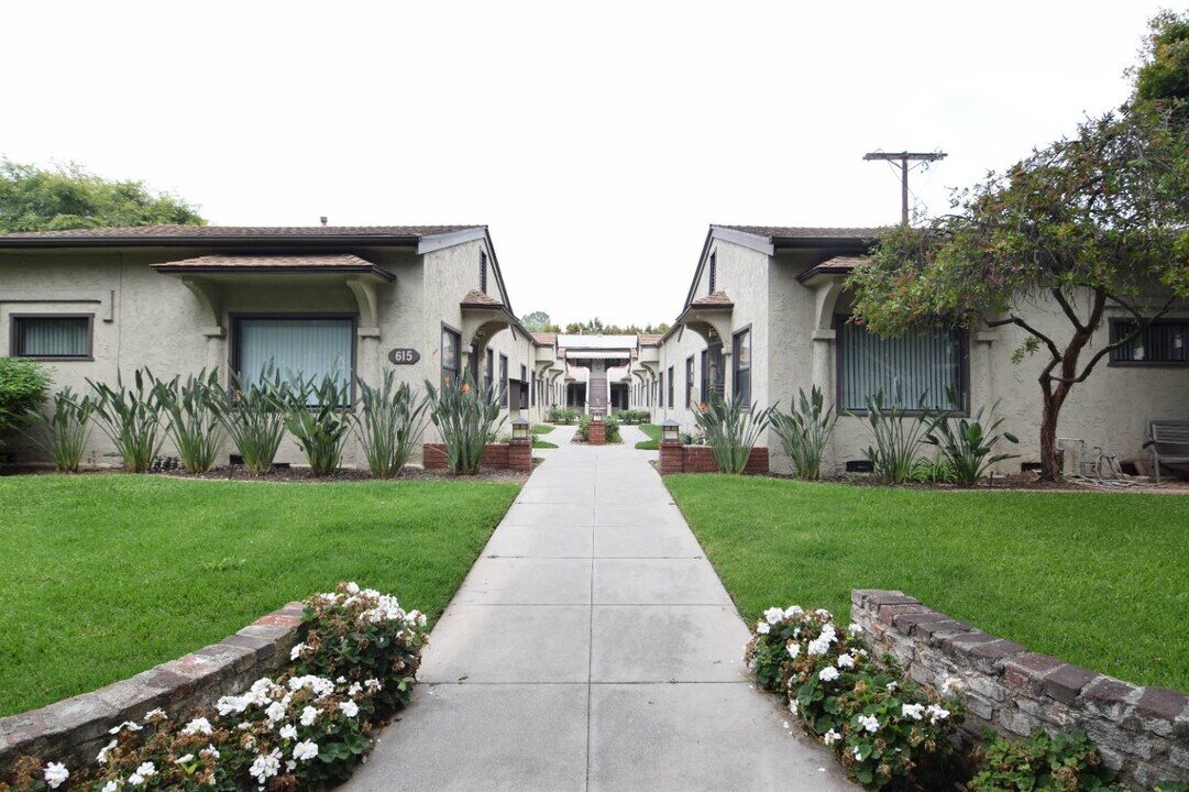615 El Molino in Pasadena, CA - Foto de edificio