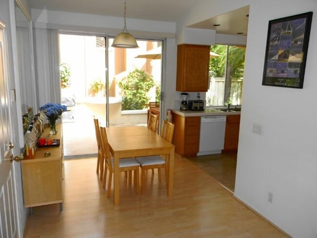 7 La Ronda in Irvine, CA - Building Photo - Building Photo