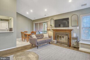 7598 Lakeside Village Dr in Falls Church, VA - Building Photo