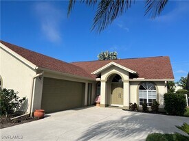 816 Belville Blvd in Naples, FL - Building Photo