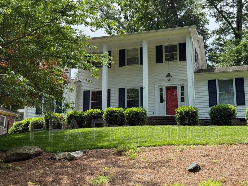 2115 Churchill Dr in Greensboro, NC - Building Photo