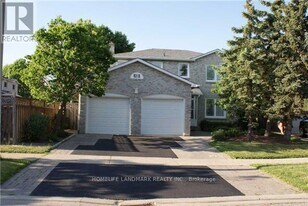 21 Marsh St in Richmond Hill, ON - Building Photo