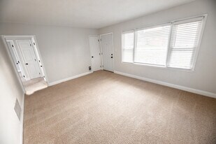 4582 Cooper Rd in Cincinnati, OH - Building Photo