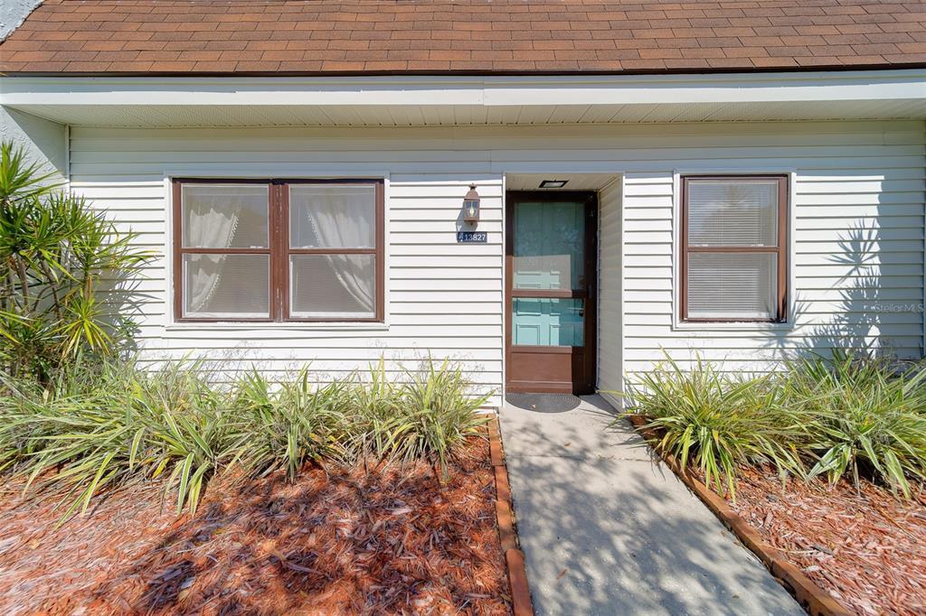 13827 Mission Oaks Blvd in Seminole, FL - Building Photo