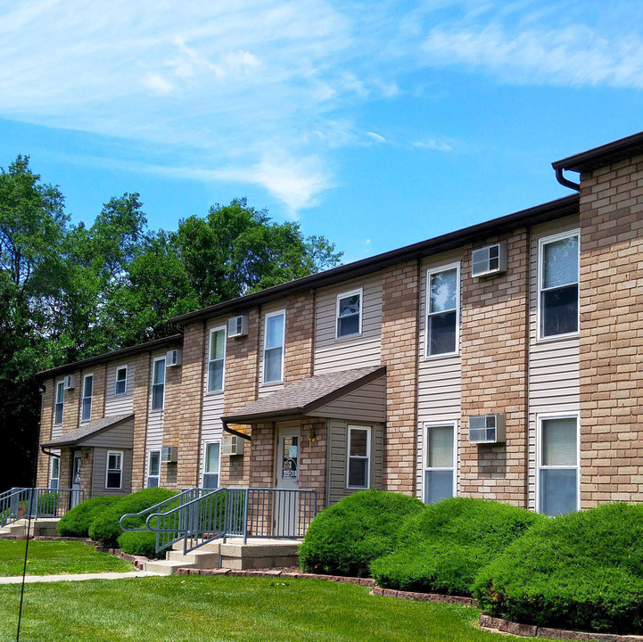 Kingsfield Apartments in Plano, IL - Building Photo