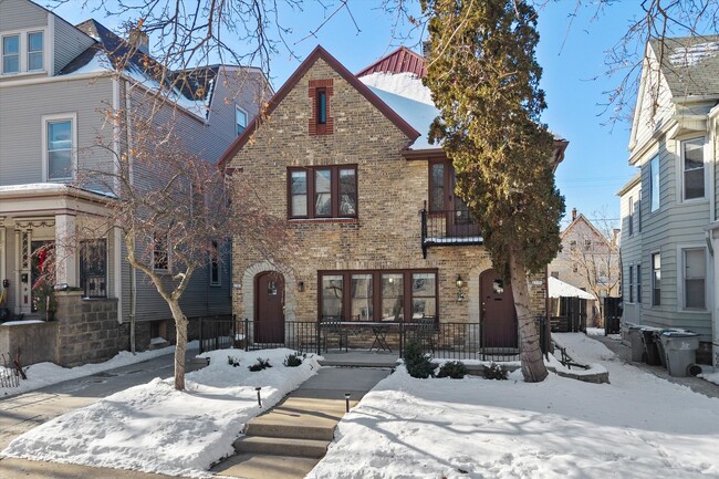 property at 2509-2511-2511 N Cramer St