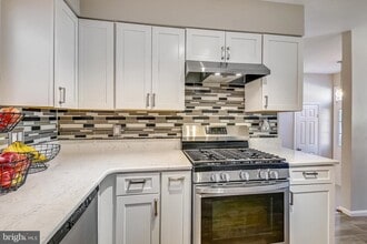 19041 Highstream Dr in Germantown, MD - Building Photo - Building Photo