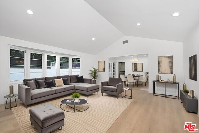 1805 Nichols Canyon Rd in Los Angeles, CA - Building Photo - Building Photo