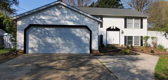 7402 Brigmore Dr in Charlotte, NC - Building Photo