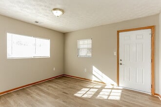 5299 Sharon St in Forest Park, GA - Foto de edificio - Building Photo