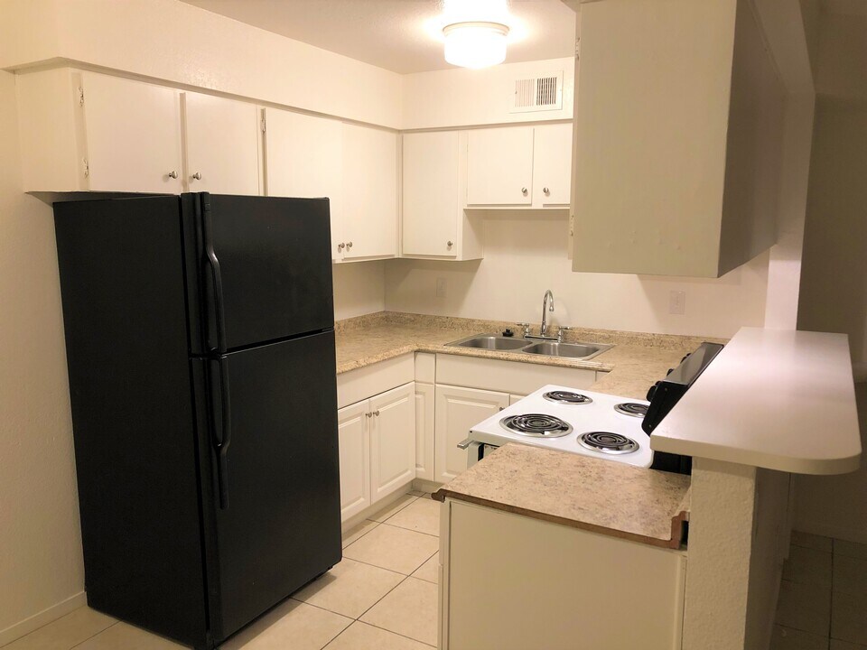 4711 Convaire Ave, Unit 2 in Las Vegas, NV - Building Photo