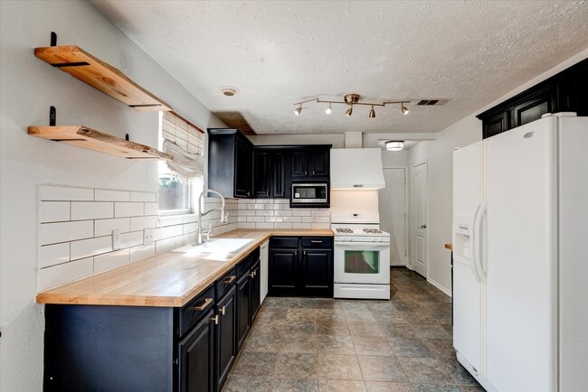 property at 3726 Acorn Run Ln