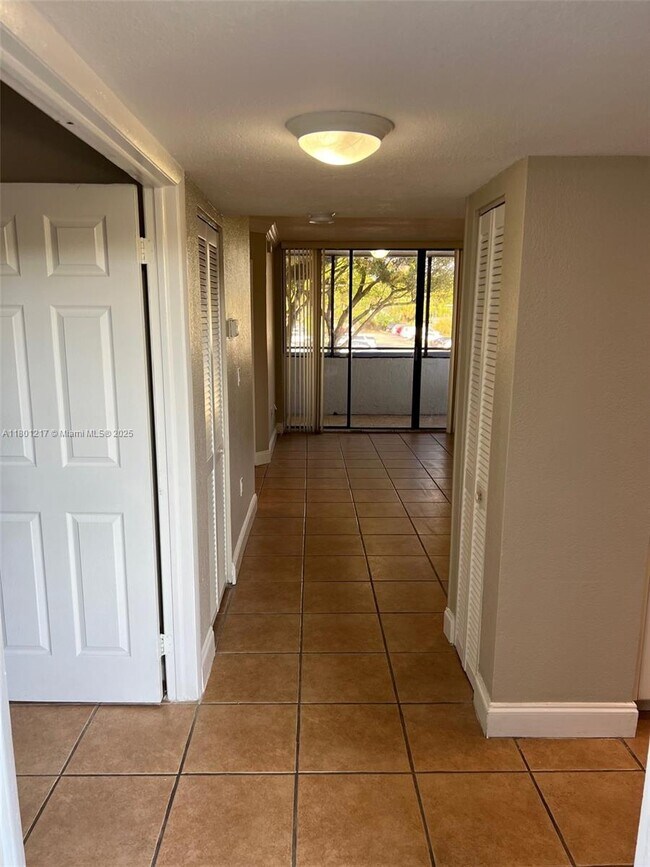 8215 SW 152nd Ave in Miami, FL - Building Photo - Building Photo