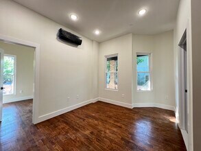 44 Van Nostrand Ave, Unit 4 in Jersey City, NJ - Building Photo - Building Photo