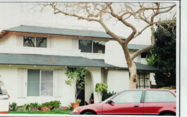 17061 Evergreen Cor in Huntington Beach, CA - Foto de edificio - Building Photo