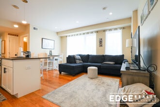 17 Glencoe St, Unit 3 in Boston, MA - Building Photo - Building Photo