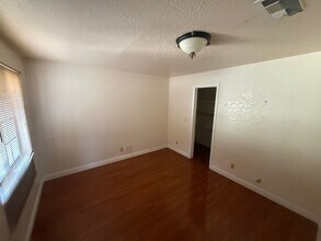 1409 Santa Margarita St, Unit F in Las Vegas, NV - Building Photo - Building Photo
