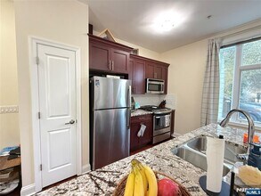 615 Palisade Ave in Cliffside Park, NJ - Building Photo - Building Photo
