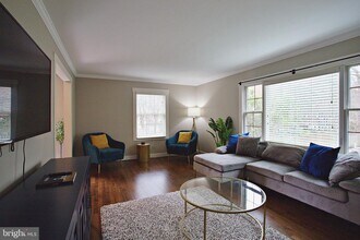 1560 Westmoreland St in McLean, VA - Building Photo - Building Photo