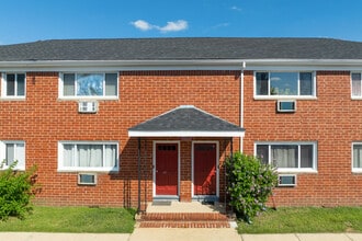Crossroads Manor Apartments in Lakewood, NJ - Foto de edificio - Building Photo