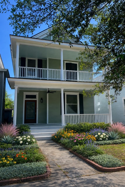 property at 718 E Henry St