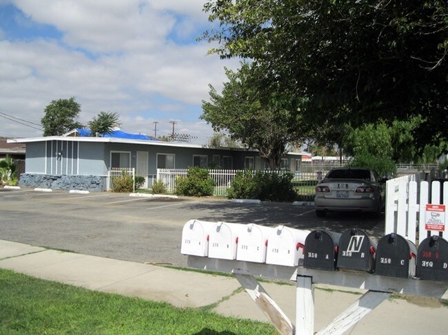 Park Place Apartments in Hemet, CA - Foto de edificio - Building Photo