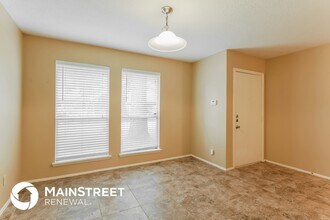 9415 Charterlawn Cir in Houston, TX - Foto de edificio - Building Photo