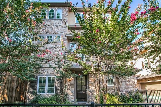 3680 Azure Ct in Dallas, TX - Building Photo - Building Photo