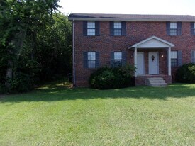 1372 S Maple St in Lebanon, TN - Building Photo
