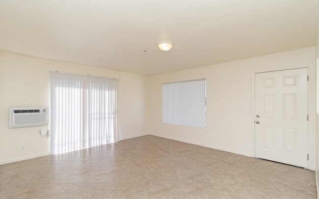 Parkstone Vista in Vista, CA - Foto de edificio - Building Photo