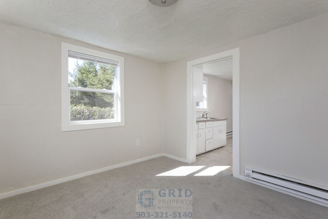 7537 SE 51st Ave in Portland, OR - Building Photo