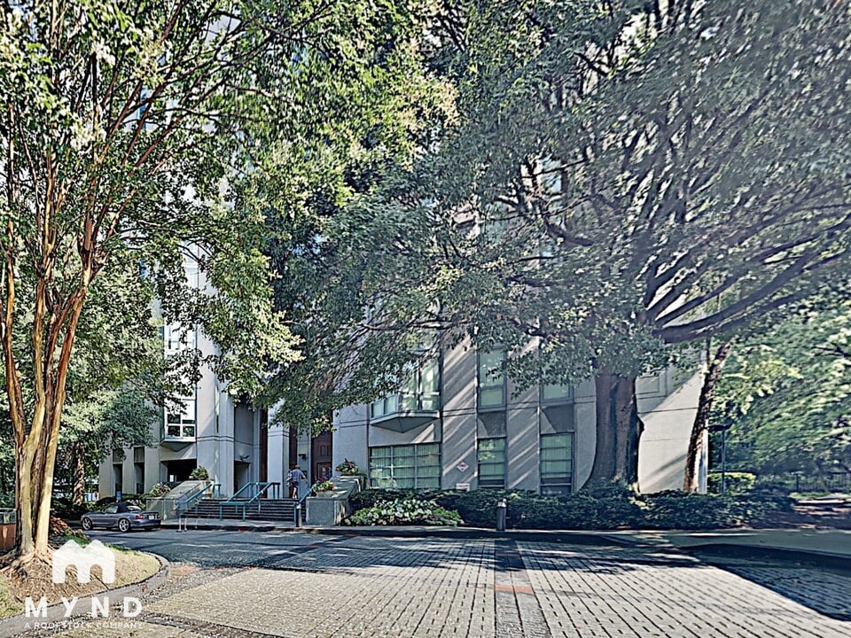2870 Pharr Ct S Northwest in Atlanta, GA - Building Photo